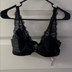 VICTORIAS SECRET Elegant Black Lace Bralette